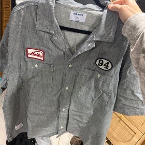 Old Navy Black and White Cropped Vintage Shirt